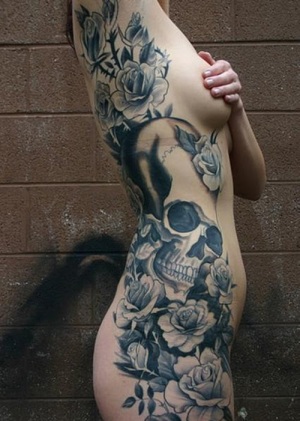 刺青・タトゥ等墨を彫ってある裸体画像