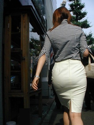 【街角】パンツのラインがエロすぎる素人のタイトスカート