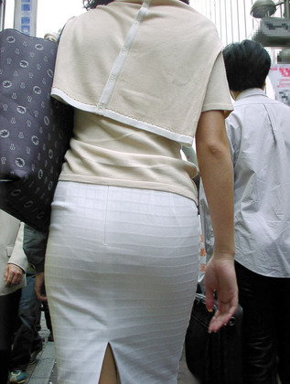 【街角】パンツのラインがエロすぎる素人のタイトスカート